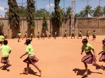  UNE ANNEE SCOLAIRE EN DEUX MOIS DE COURS (Mala India )