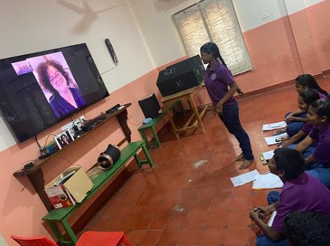  UNE ANNEE SCOLAIRE EN DEUX MOIS DE COURS (Mala India )