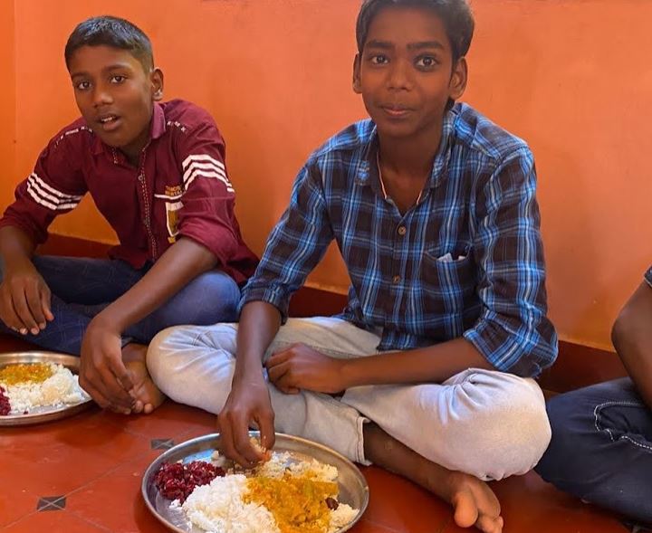  Une longue, très longue attente (Mala India )