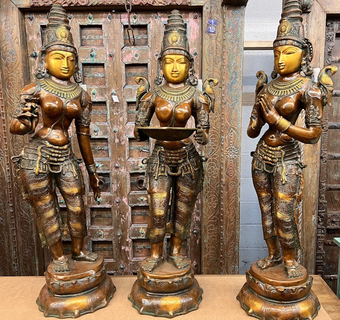 LES TROIS LAKSHMI